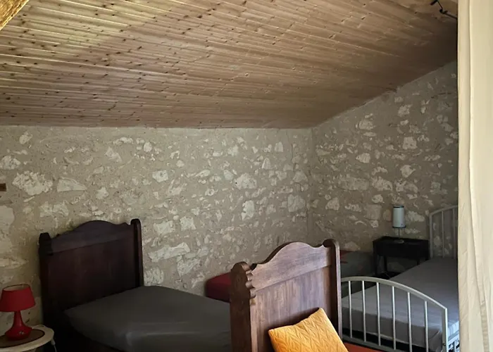 Au Calme Dans Un Bois De Chene