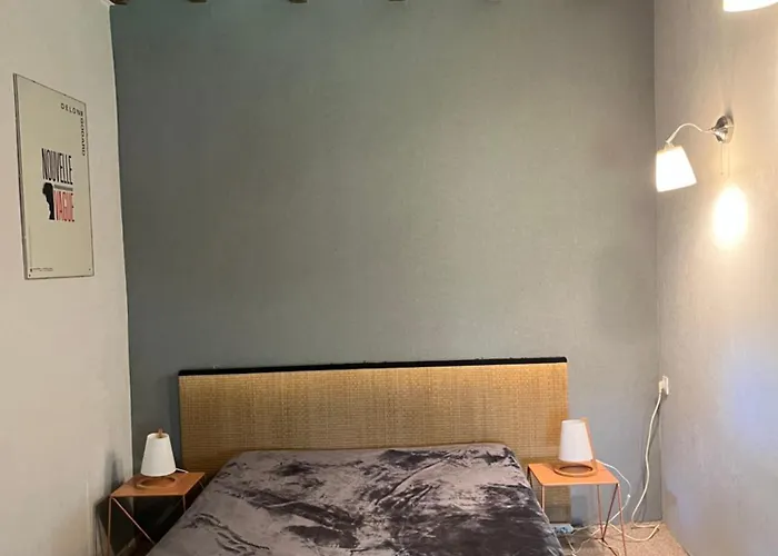 Au Calme Dans Un Bois De Chene